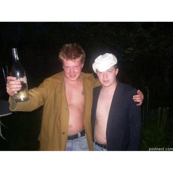 Два друга бухают