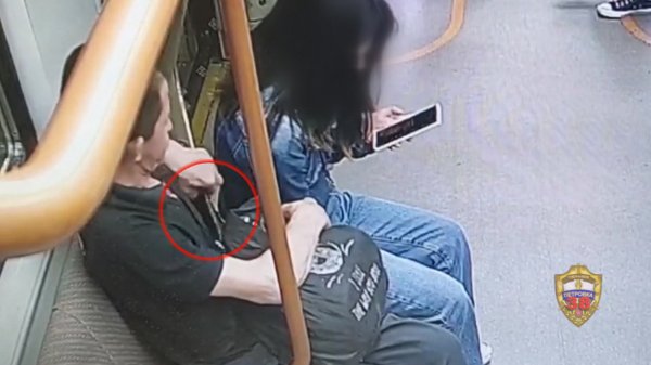 Мужчтнв в метро