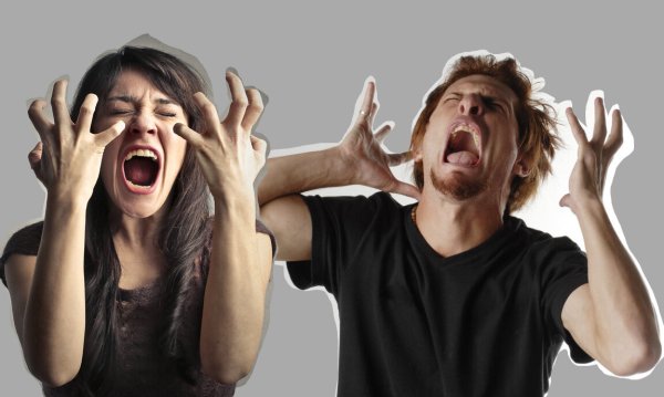 Мужчина кричит