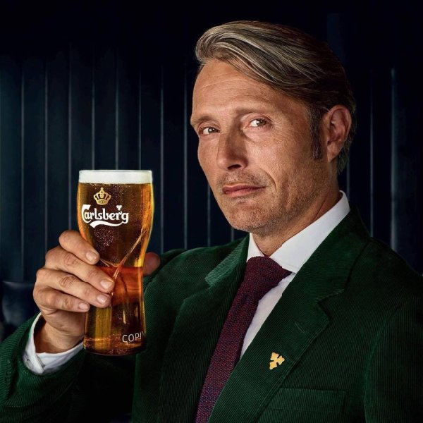 Мадс Миккельсен пиво Карлсберг