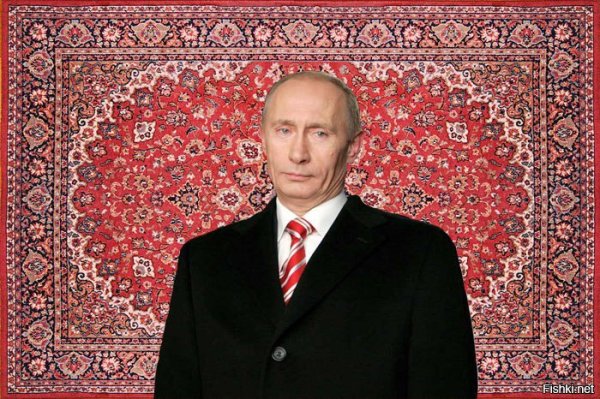 Мужчина на фоне ковра