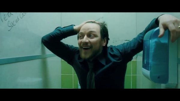 Джеймс МАКЭВОЙ В туалете