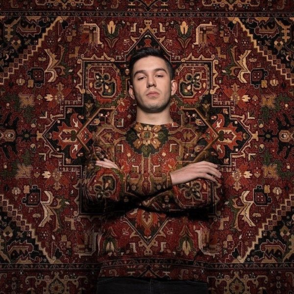 Человек в ковре