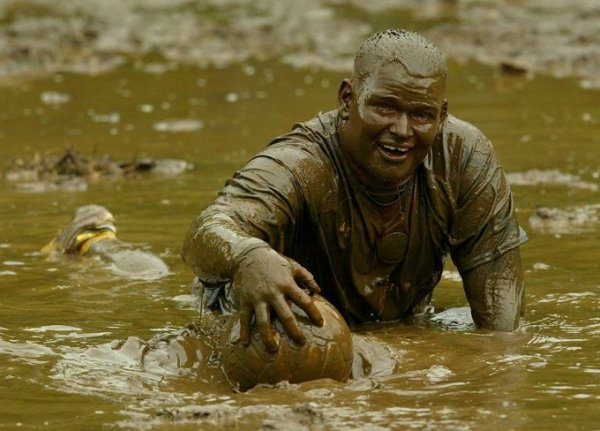 Чел в болоте