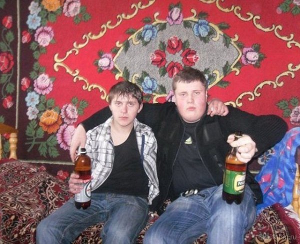 Алкаш на фоне ковра