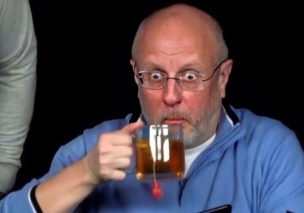 Дмитрий Пучков поперхнулся чаем