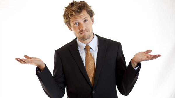 Человек разводит руками