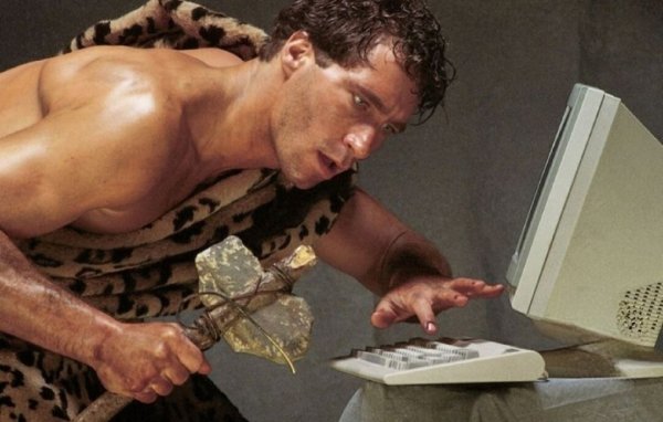 Древний человек за компьютером