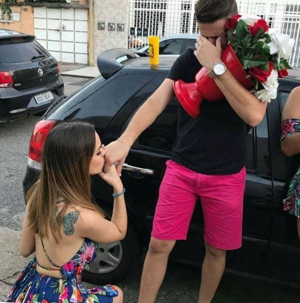 Парень доебыват девушку