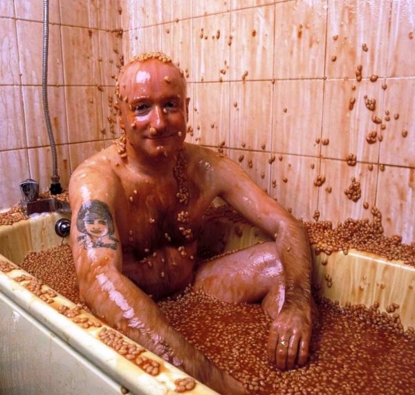 Мужик в ванне