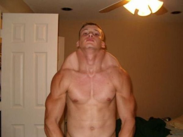 Накаченные мышцы шеи