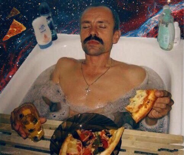 Мужик в ванной в космосе