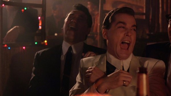 Рэй Лиотта смеется славные парни