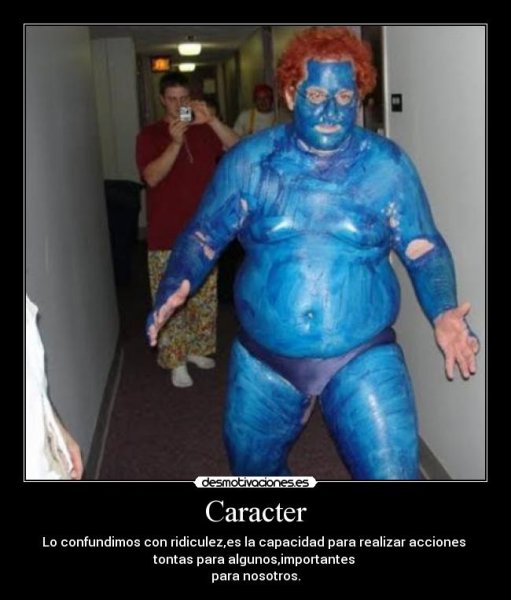 Толстый человек в костюме