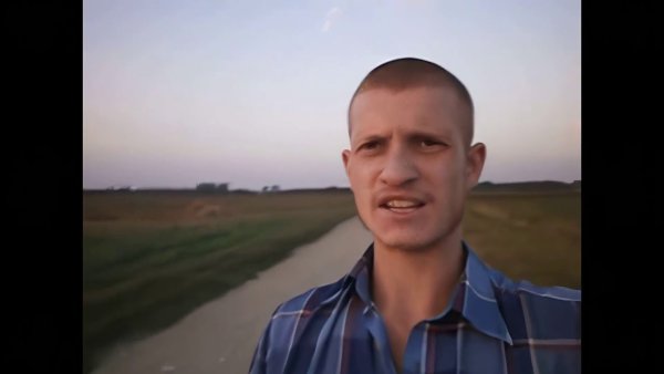 Серж идущий к реке