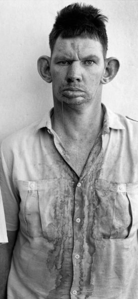 Мужик с большими ушами