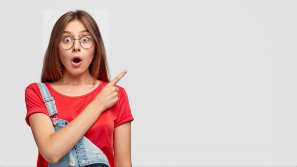 Удивленная девушка
