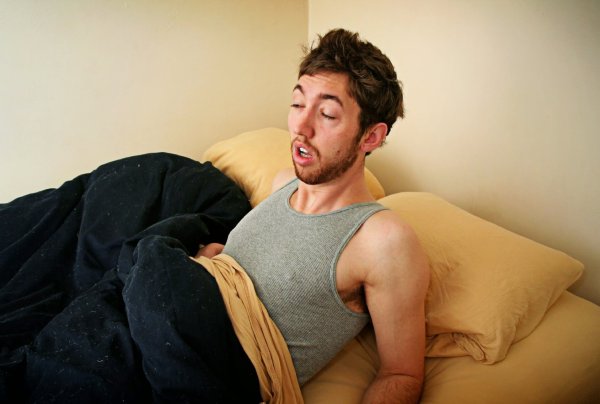 Сонный мужик