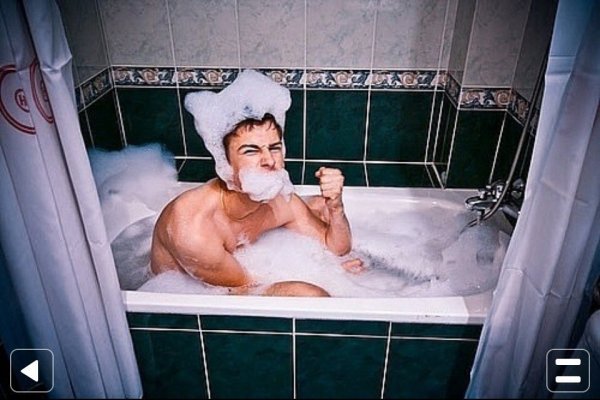 Мужчина в ванне