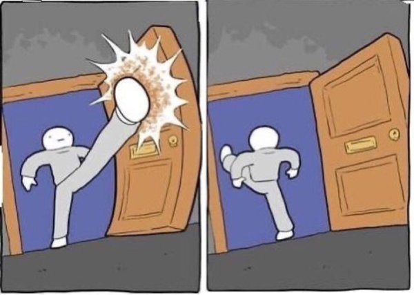 Выбивает дверь с ноги