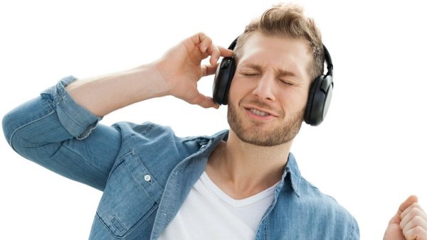 Мужчина в наушниках