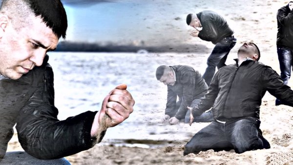 Мем мужик с песком