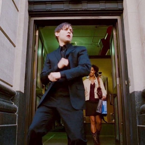 Тоби Магуайр танец человек паук