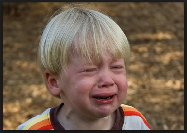 Школьник ноет