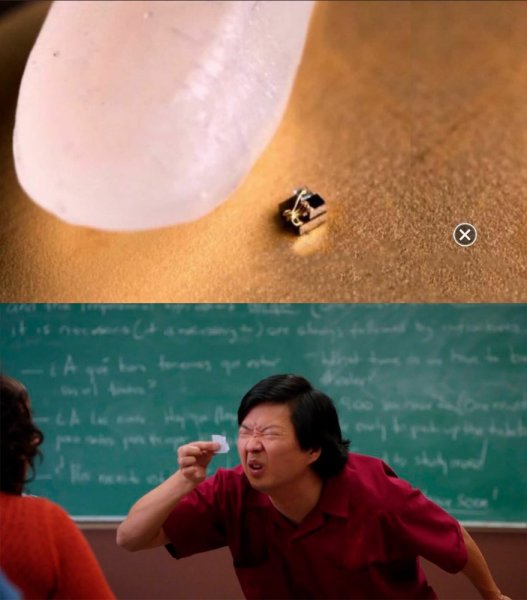 Джеки Чан щурится