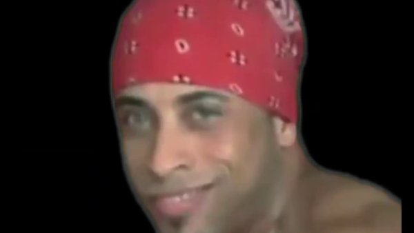 Рикардо Милос улыбается