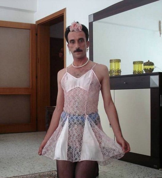 Парень в платье