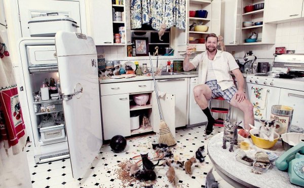 Человек в бардаке