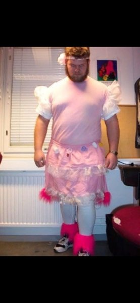 Толстый парень в платье