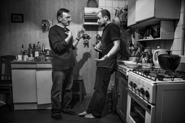 Мужик на кухне