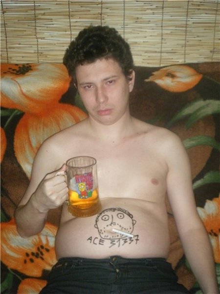 Русские парни с пивными животами