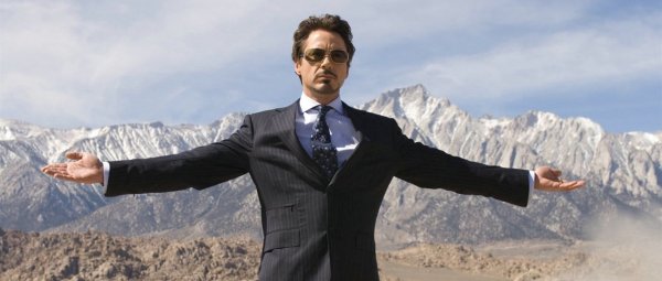 Роберт Дауни младший разводит руками