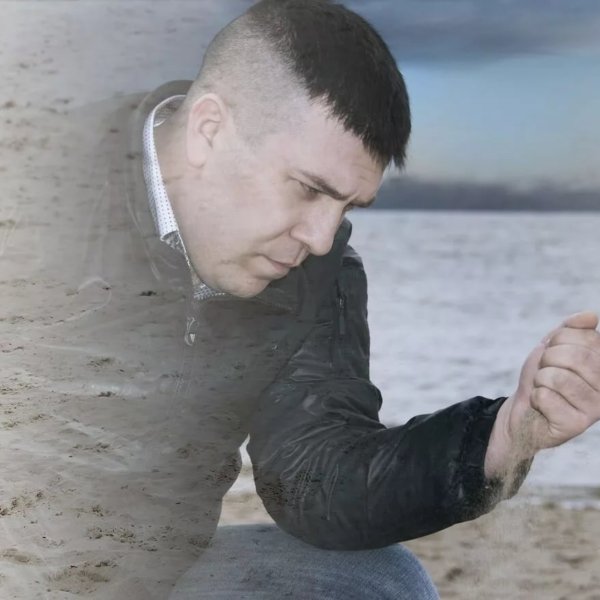 Парень на песке