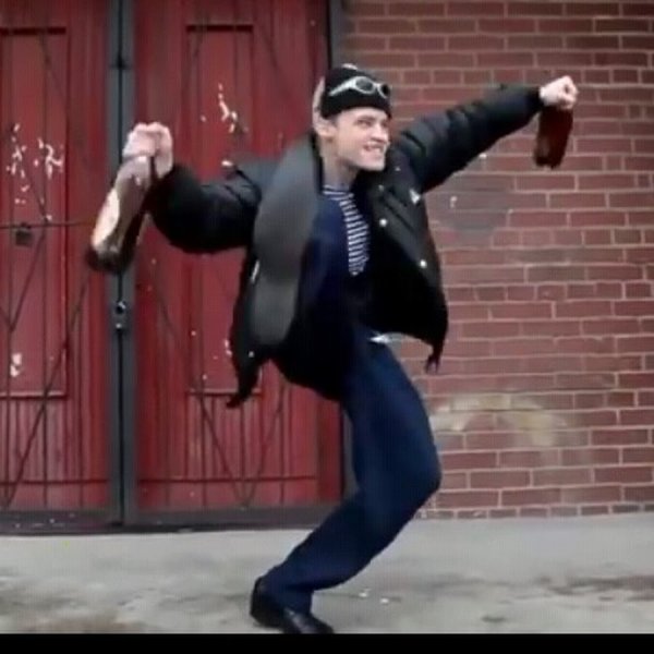 Гопник пляшет