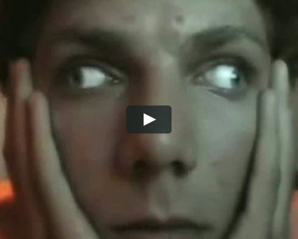 С косоглазым парнем