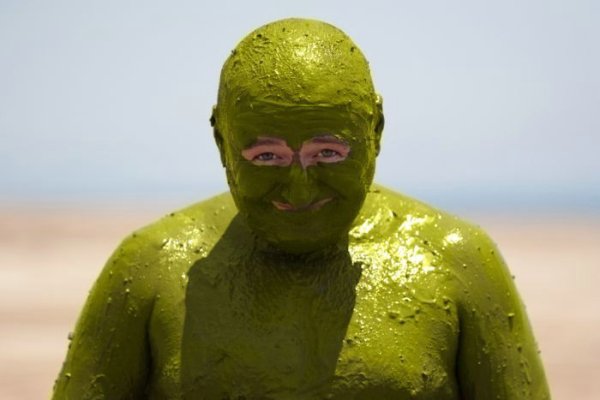 Смешной зеленый человек