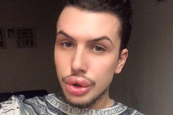 Мужчина с накачанными НУБАМИ