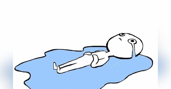 Лежит в луже слез