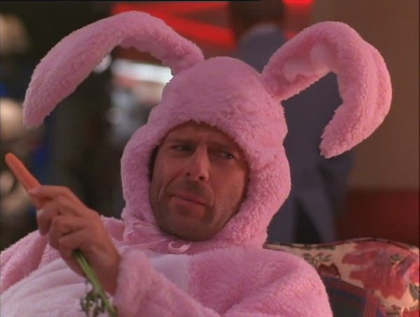 Брюс Уиллис в костюме розового кролика