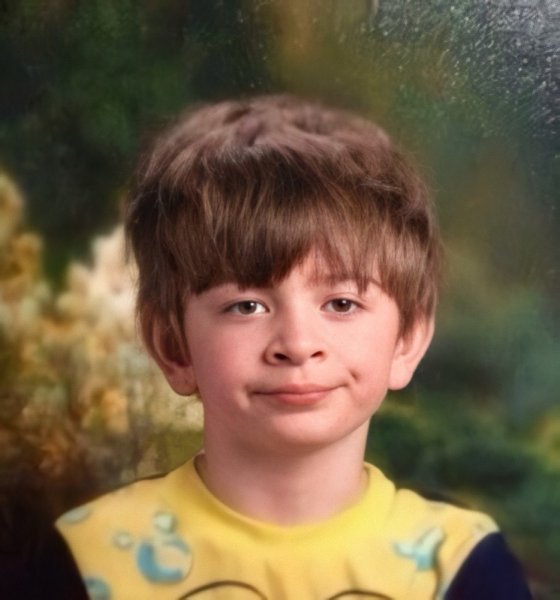 Мальчик в пижаме со Спанч Бобом