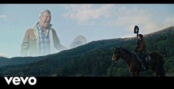 Орущий ковбой в небе