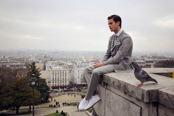 Человек на крыше