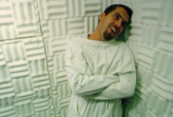 Человек в усмерительной рубашке