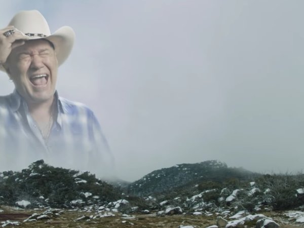 Дед орет в горах