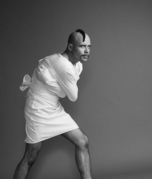 Парень в смирительной рубахе