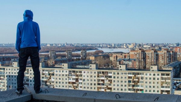 Крыши многоэтажных домов